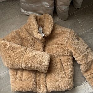 ALO Yoga Sherpa Jacket- camel